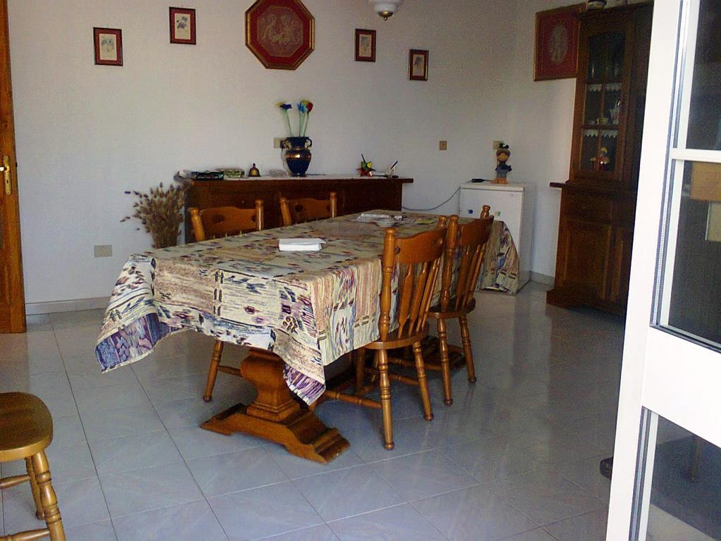 B&B Le Rose วิญากัสตริสิ ภายนอก รูปภาพ